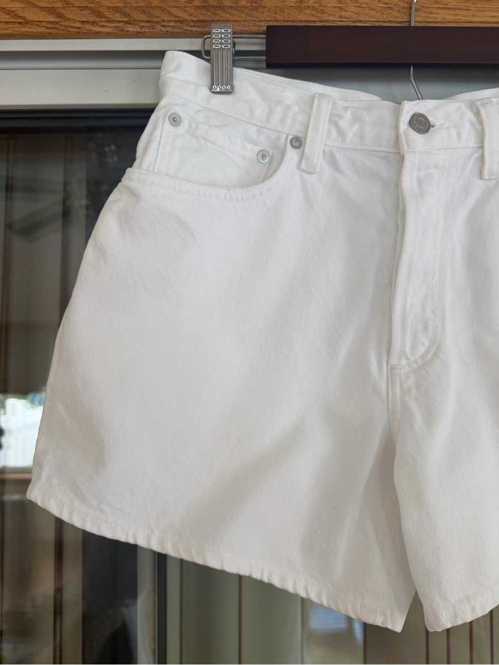 Agolde White High-Rise Leith Denim Shorts, Marshmallow - Picture 3 of 8